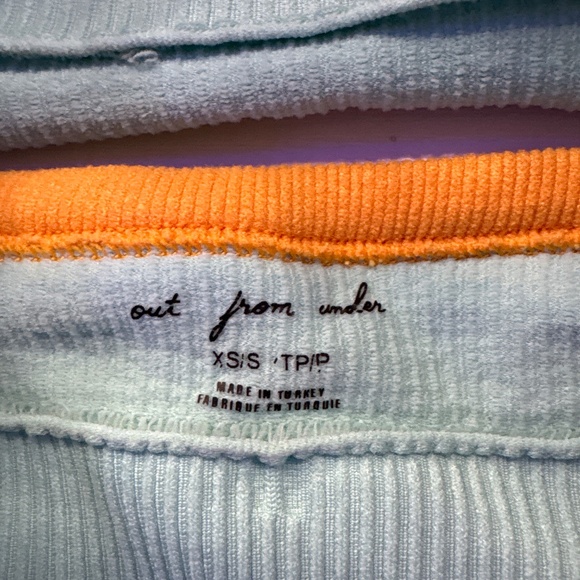 Out from Under Andie Seamless Halter Top - Picture 2 of 3